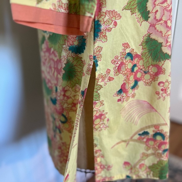 April Cornell small tunic with three fabric buttons and embroidered flowers - Picture 5 of 8